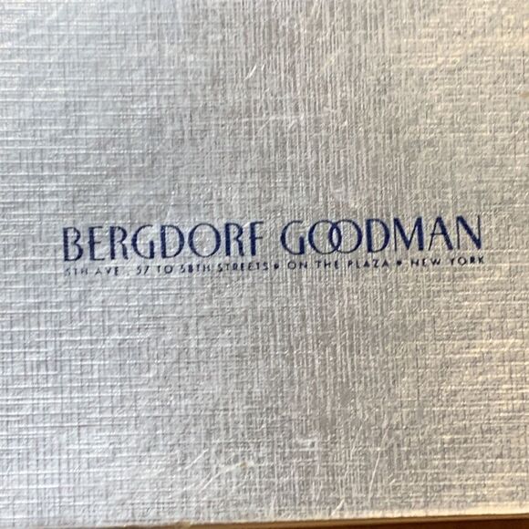Authentic Bergdorf Goodman Logo EMPTY silver cardboard Gift box - Picture 3 of 12